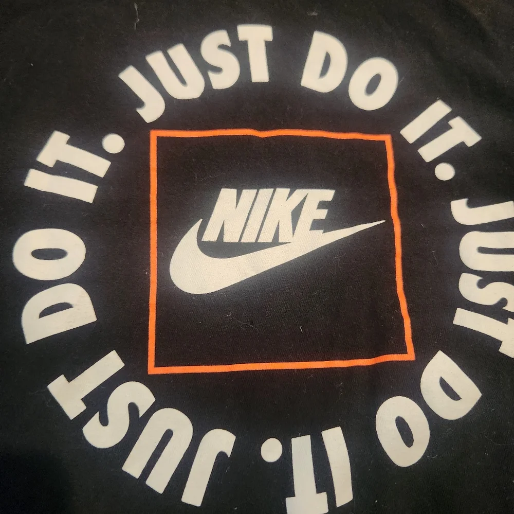 Nike tee size